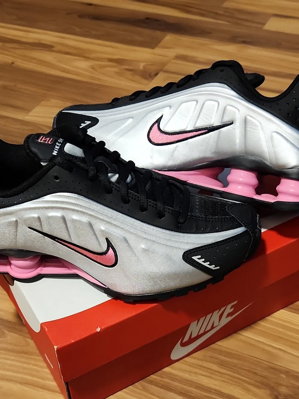 SIZE 4.5 YOUTH- NIKE SHOX R4 (GS) black silver pink CW2626-006 NEW with box kid